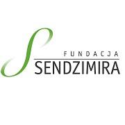 Logo przedstawiające czarny napis Fundacja Sendzimira, a przed nim zielona litera S